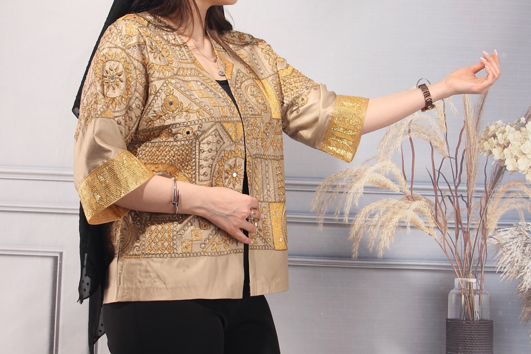 کت سوزن دوزی شده ساتن طلایی