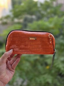 کیف دستی شیک با بند دستی و دوشی، دارای زیپ فلزی و بند بلند فلزی، امکان خرید با اسنپپی در 4 قسط