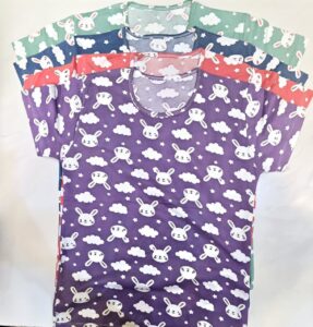 تیشرت نیم آستین با طرح خرگوش و ابر، با رنگ‌های متنوع و فانتزی از ست راحتی مناسب برای استراحت.