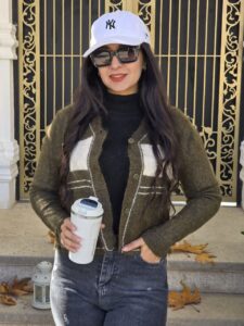 ژاکت موهر زنانه به رنگ سبز با طراحی شیک و جذاب مناسب سایز 36 تا 40.  