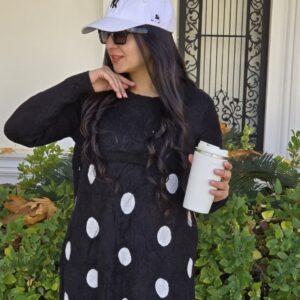 پلیور مشکی خال‌دار زنانه با طراحی ساده و شیک، مناسب برای استفاده روزمره، خرید اقساطی ۴ قسطی از اسنپ‌پی.