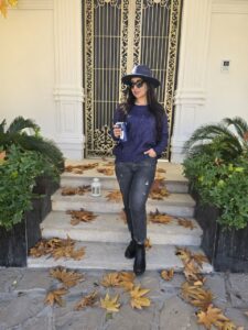 بافت سورمه‌ای پوم پوم دار زنانه، مناسب برای سایزهای ۳۶ تا ۴۲. خرید آنلاین و اقساطی ۴ قسطی از اسنپ پی. یک انتخاب شیک و راحت برای روزهای سرد.