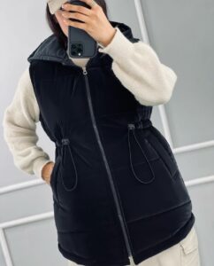 تصویر تفاوت میان وست و پافر، انتخاب بهترین لباس برای فصل سرد.