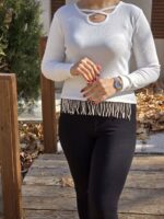 بلوز زنانه فانریپ کششی با تزئینات مرواریدی، مناسب سایزهای ۳۶ تا ۴۰. پارچه نرم و کبریتی با طراحی خاص.