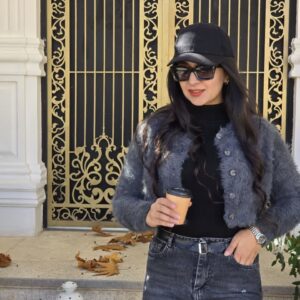 کراپ کت موهر زنانه با پارچه نرم و لطیف، مناسب سایزهای ۳۶ تا ۴۲. طراحی شیک و مدرن با امکان خرید قسطی.