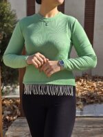 بلوز زنانه فانریپ کششی با تزئینات مرواریدی، مناسب سایزهای ۳۶ تا ۴۰. پارچه نرم و کششی با طراحی خاص.