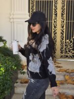 تصویری از ژاکت دکمه دار بوهو استایل با طراحی شیک و دکمههای بزرگ. این ژاکت مناسب برای استایلهای روزمره و راحتی است.