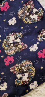 ست پیراهن و شلوار مخمل فری سایز با طرح فانتزی، مناسب سایز 36 تا 48. نمایش جزئیات طرح روی مدل با سایز 40.