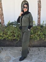 کراپ کت کتان کرمی 520 گرمی با طراحی شیک و سه رنگ متنوع مناسب سایز 36 تا 44. قد مدل 168 و سایز 40.