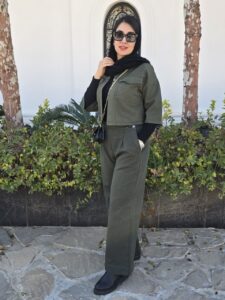 کراپ کت کتان کرمی 520 گرمی با طراحی شیک و سه رنگ متنوع مناسب سایز 36 تا 44. قد مدل 168 و سایز 40.