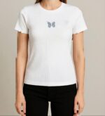 کراپ زنانه، کراپ فانریپ، کراپ گلدوزیدار، لباس اسپرت زنانه، تیشرت دخترانه تابستانی، لباس فری سایز، کراپ سفید پروانه، خرید اقساطی لباس، اسنپپی، فروشگاه لیما مد