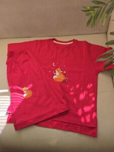 ست لباس خانگی زنانه, تیشرت و شلوارک سبز, ست راحتی طرح روباه, لباس خانگی دخترانه, ست تابستانی زنانه, لباس راحتی نخی, ست لباس خواب زنانه, لباس راحتی شیک, ست راحتی خنک, لباس خانگی با طرح فانتزی