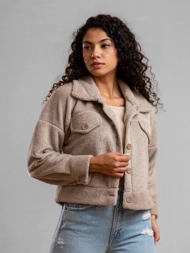 کراپ کت تدی, استایل زمستانی, کت تدی, خرید قسطی, مد ۲۰۲۵, لباس زنانه, استایل خیابانی