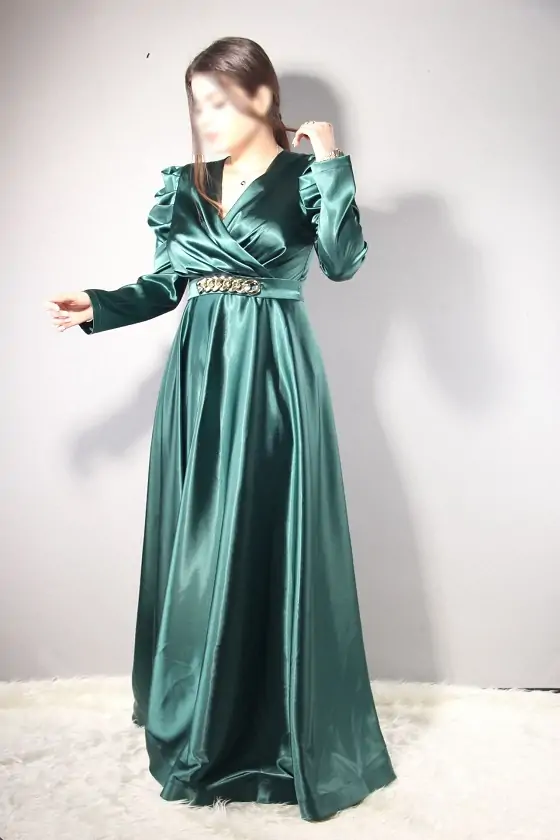 لباس پوشیده سبز